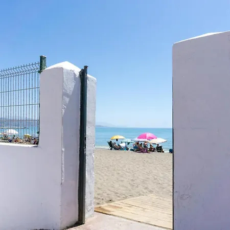 Acogedora Casa Junto Al Mar ,cerca Del Centro Urbano * Малага