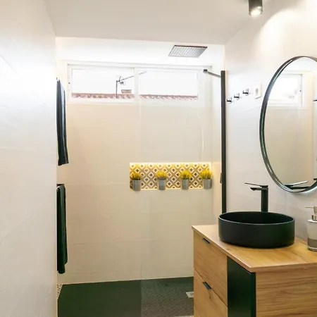 Acogedora Casa Junto Al Mar ,cerca Del Centro Urbano * Малага